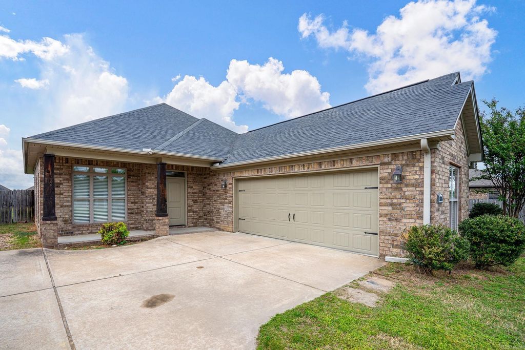 1655 S Donaghey Avenue, Conway, AR 72034