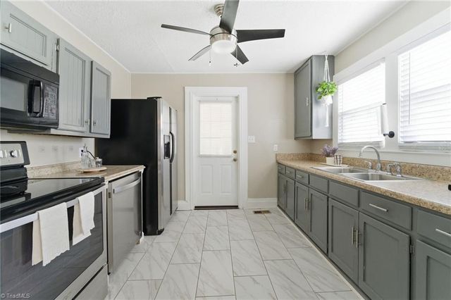 15 Church Street, Thomasville, NC 27360