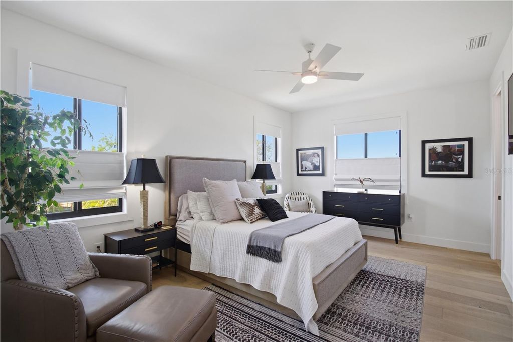 Image 22 of property listing at 1912 RIVERSIDE DRIVE E, Bradenton, FL 34208