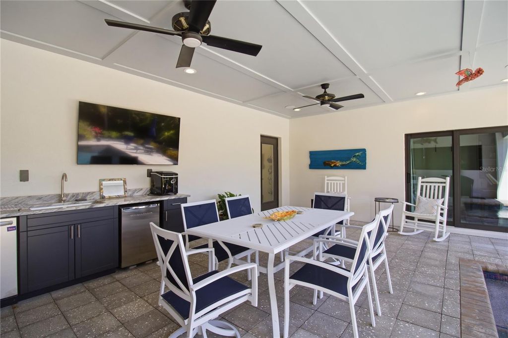 Image 34 of property listing at 1912 RIVERSIDE DRIVE E, Bradenton, FL 34208