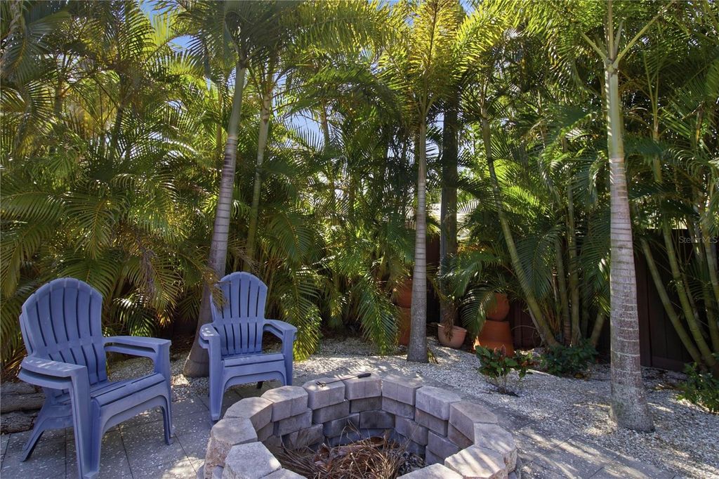 Image 38 of property listing at 1912 RIVERSIDE DRIVE E, Bradenton, FL 34208
