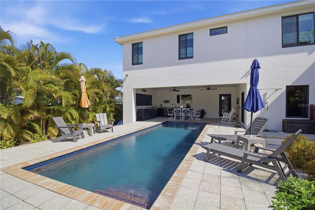 Image 43 of property listing at 1912 RIVERSIDE DRIVE E, Bradenton, FL 34208