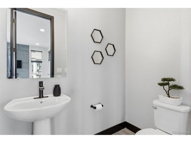 21412 E 61st Dr, Aurora, CO 80019