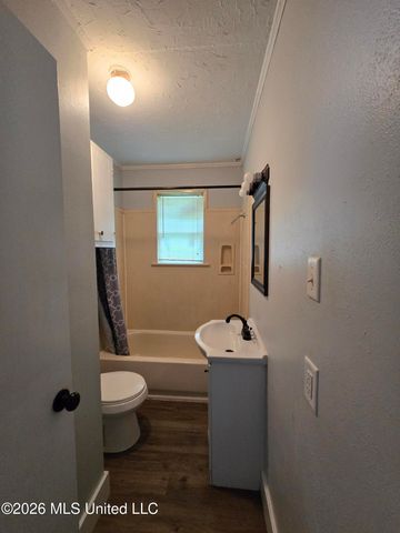 2208 Glendale Avenue, Hattiesburg, MS 39401