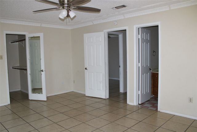 613 NW Renfro Street, Burleson, TX 76028