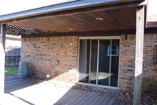 613 NW Renfro Street, Burleson, TX 76028