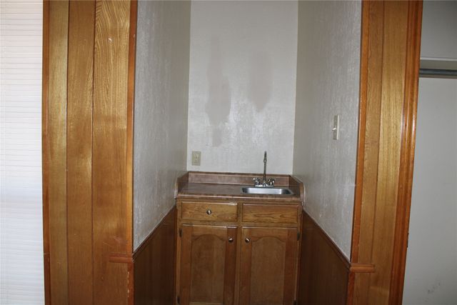 613 NW Renfro Street, Burleson, TX 76028