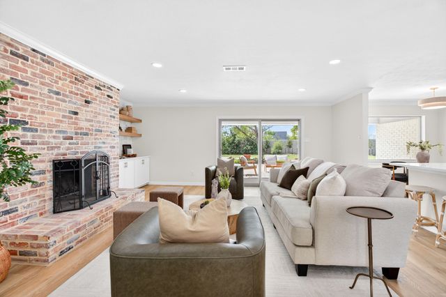 4316 Winding Way, Benbrook, TX 76126