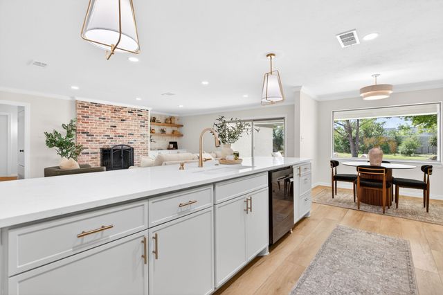 4316 Winding Way, Benbrook, TX 76126