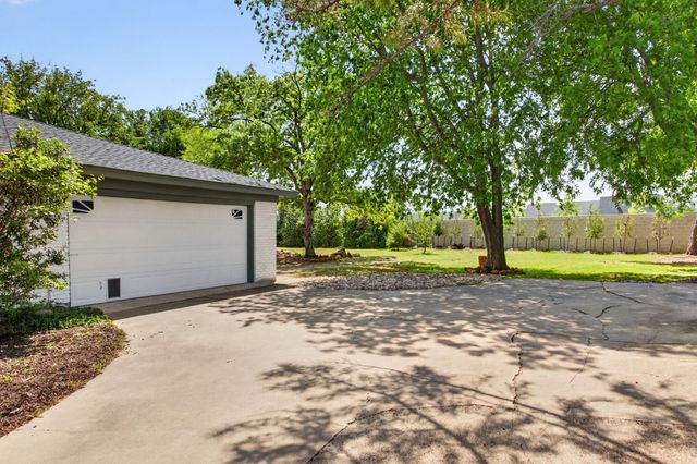 4316 Winding Way, Benbrook, TX 76126