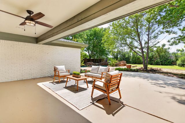 4316 Winding Way, Benbrook, TX 76126