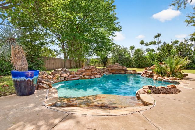 4316 Winding Way, Benbrook, TX 76126