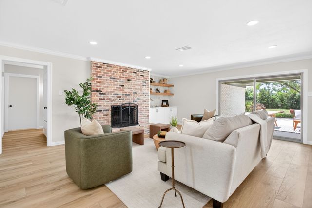 4316 Winding Way, Benbrook, TX 76126