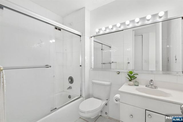 7002 Boulevard East 32F, Guttenberg, NJ 07093