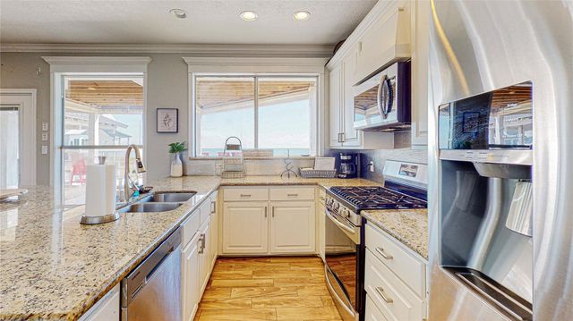 3433 Sand Castle Lane, Crystal Beach, TX 77650