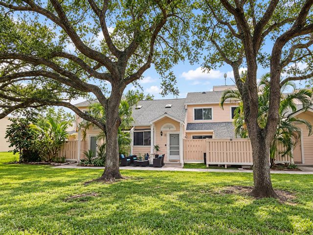 1927 Players Place, North Lauderdale, FL 33068