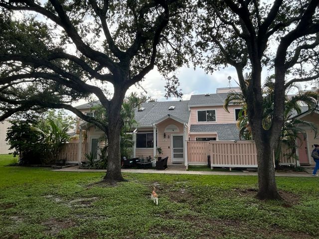 1927 Players Place, North Lauderdale, FL 33068