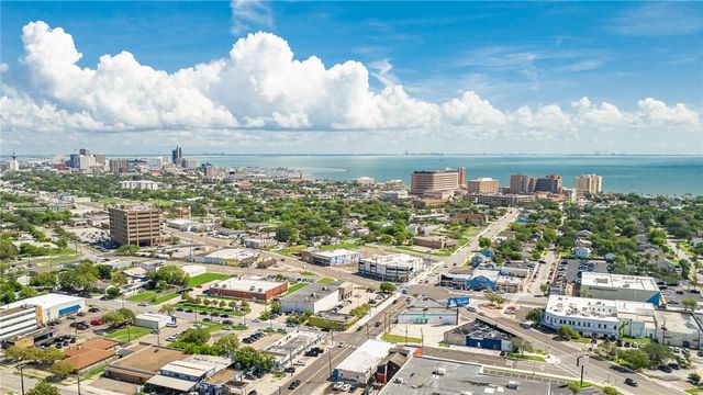 1124 Ayers St, Corpus Christi, TX 78404