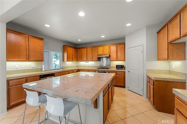 12319 Parkside Cir, Yucaipa, CA 92399