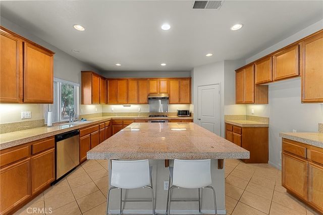 12319 Parkside Cir, Yucaipa, CA 92399