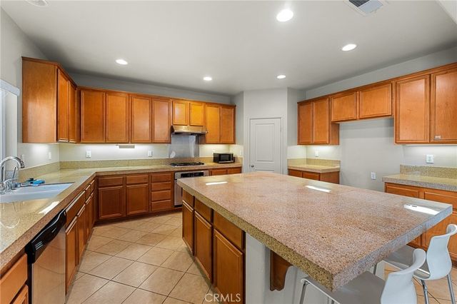 12319 Parkside Cir, Yucaipa, CA 92399