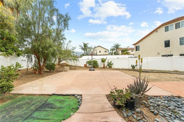 12319 Parkside Cir, Yucaipa, CA 92399