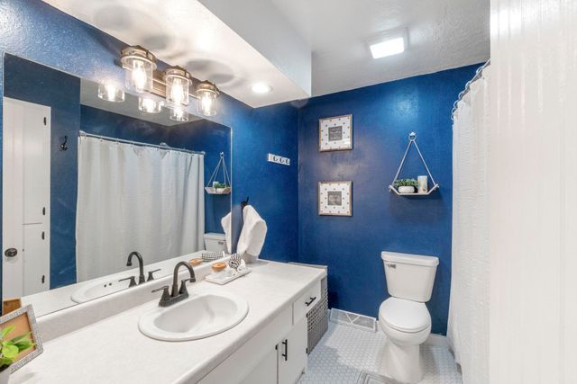 511 Columbia Circle, Waterloo, IA 50701