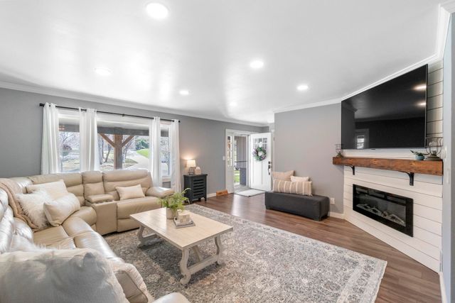 511 Columbia Circle, Waterloo, IA 50701