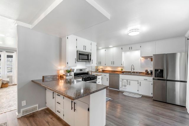 511 Columbia Circle, Waterloo, IA 50701