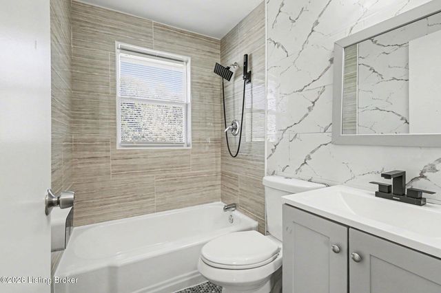 6325 Krause Ave, Louisville, KY 40216