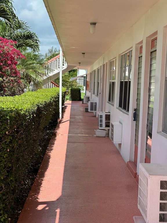120 WINDSOR F Unit F, West Palm Beach, FL 33417