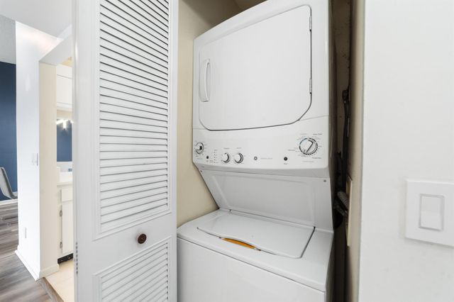 1108 Green Pine Boulevard H3, West Palm Beach, FL 33409