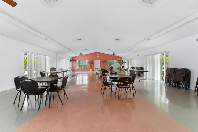 1108 Green Pine Boulevard H3, West Palm Beach, FL 33409