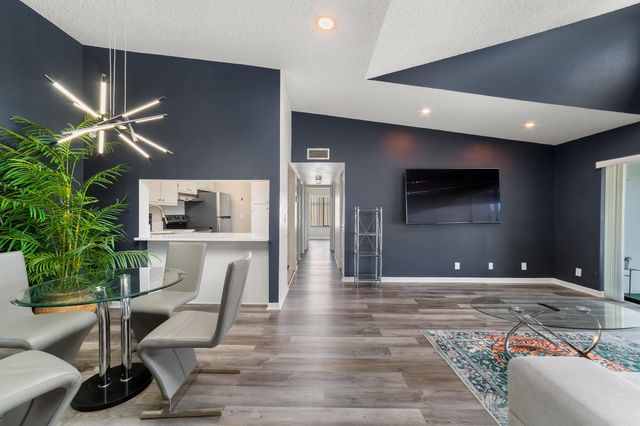 1108 Green Pine Boulevard H3, West Palm Beach, FL 33409