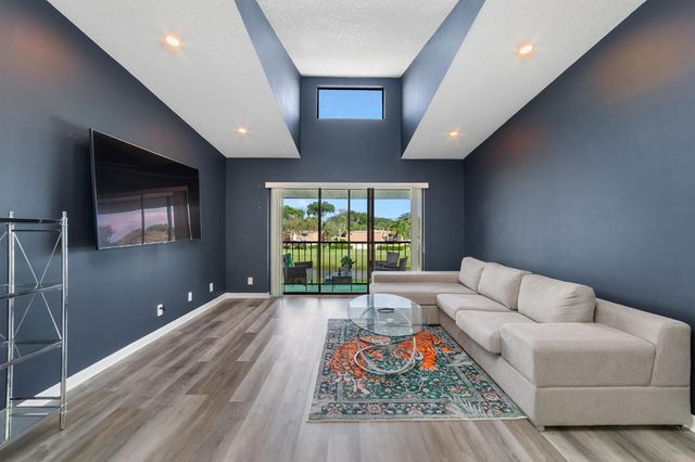 1108 Green Pine Boulevard H3, West Palm Beach, FL 33409