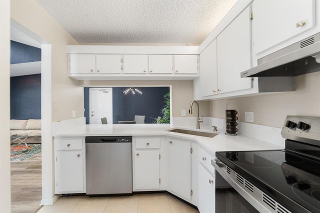 1108 Green Pine Boulevard H3, West Palm Beach, FL 33409