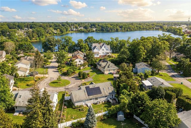 36 Great Oak Drive, Warwick, RI 02886