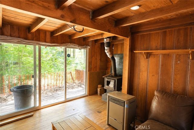 25020 Moon Drive, Crestline, CA 92325