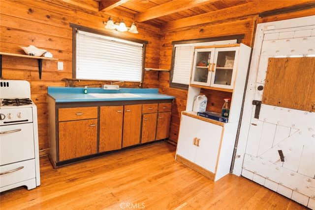 25020 Moon Drive, Crestline, CA 92325