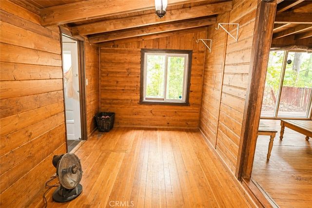 25020 Moon Drive, Crestline, CA 92325