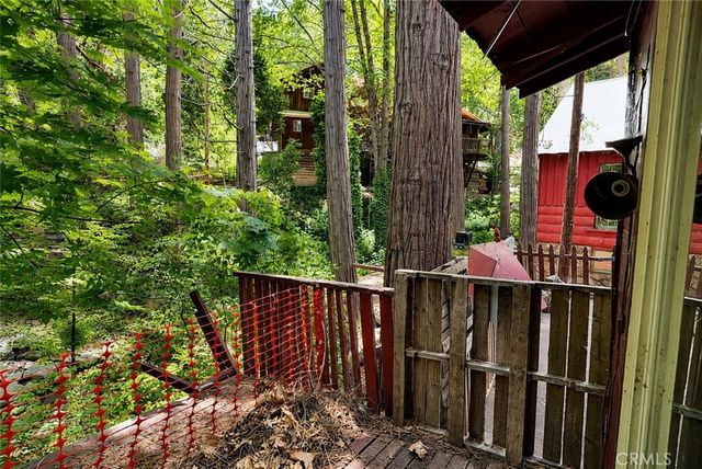 25020 Moon Drive, Crestline, CA 92325