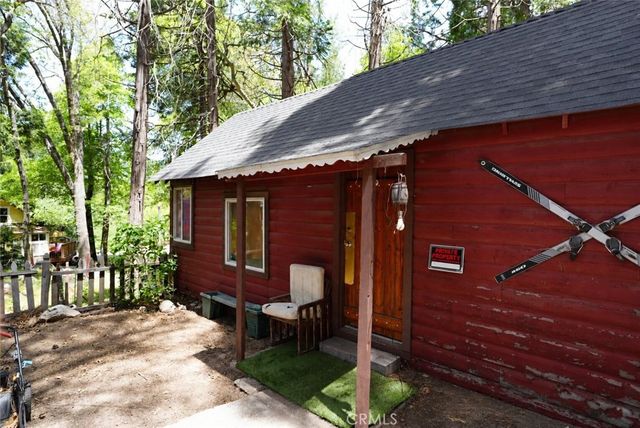 25020 Moon Drive, Crestline, CA 92325
