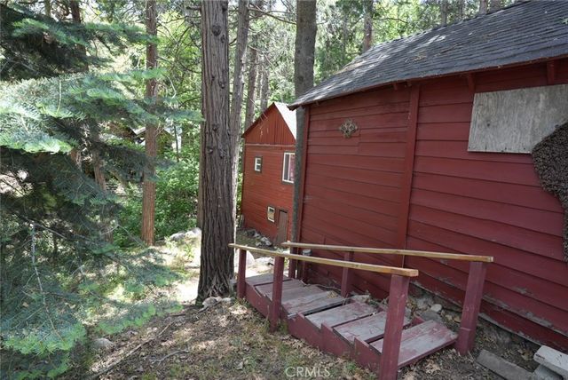 25020 Moon Drive, Crestline, CA 92325