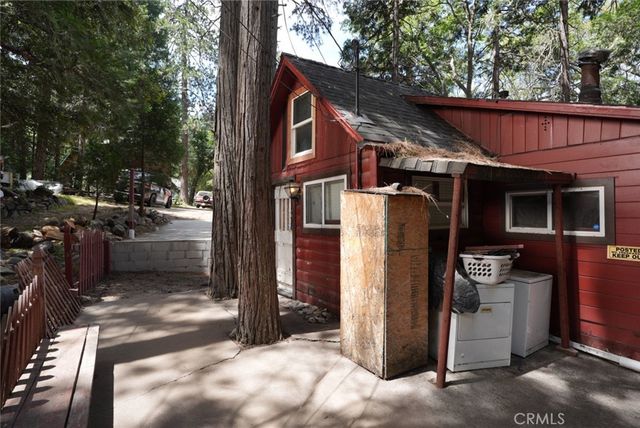 25020 Moon Drive, Crestline, CA 92325