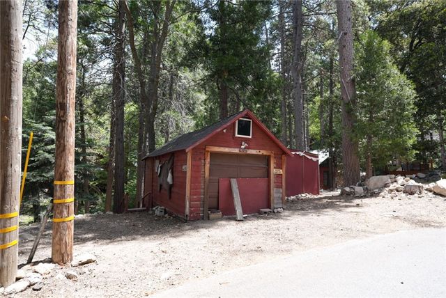 25020 Moon Drive, Crestline, CA 92325