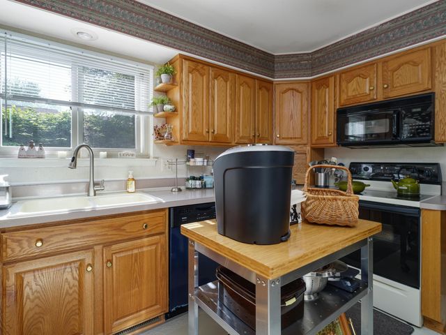 21934 Shadybrook Drive, Novi, MI 48375