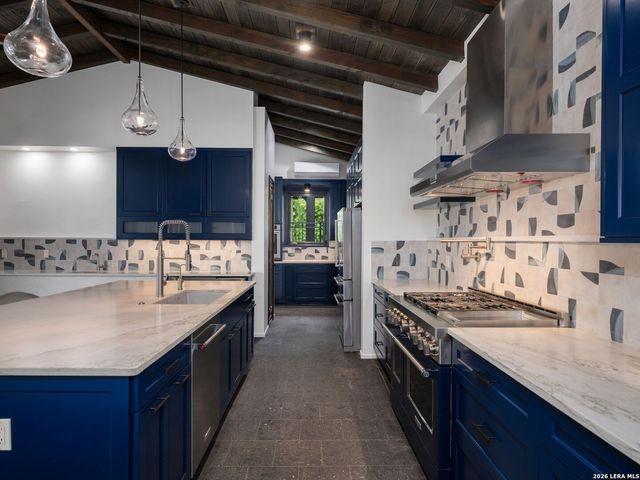 530 Geneseo Road, San Antonio, TX 78209