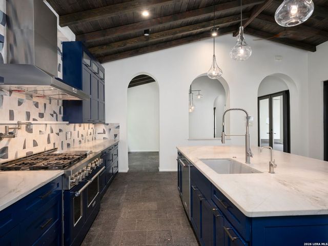 530 Geneseo Road, San Antonio, TX 78209