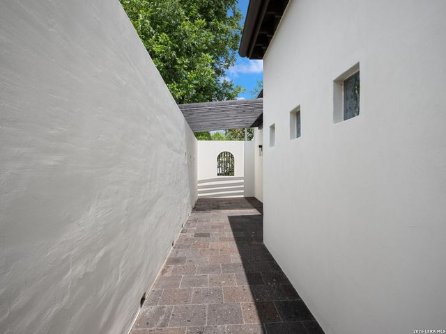 530 Geneseo Road, San Antonio, TX 78209