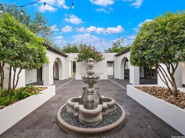 530 Geneseo Road, San Antonio, TX 78209